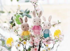 Nici 47513 Happy Bunnies Bunny Hase Braun Gelbes Shirt 15cm Plüsch Kuscheltier -Nici 47513 06 47512 47511 Milieu 2048x1487 1