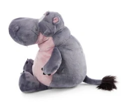 Nici 47980 Nilpferd DJ Nilbert 135cm Sitzend Plüsch Wild Friends GREEN -Nici 47975 04 ZA Frei vorl 2048x1744 2