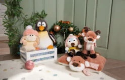 Nici 48304 MagNICI Pinguin Noshy Ca 12cm Magnetfigur Plüsch Winter Friends GREEN -Nici 48315 14 48316 48334 48314 48311 Milieu 2048x1316 1