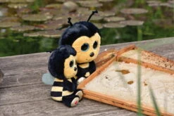 Nici 48730 Schlüsselanhänger Glubschis Meadow Biene Miss Bizz 9cm Plüsch GREEN -Nici 48736 10 48733 Milieu 2048x1366