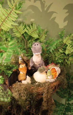 Nici 48813 Dinosaurier Tony-Rex 31cm Stehend Plüsch Kuscheltier Dino T-Rex GREEN -Nici 48808 14 48813 48811 48803 Milieu 1307x2048